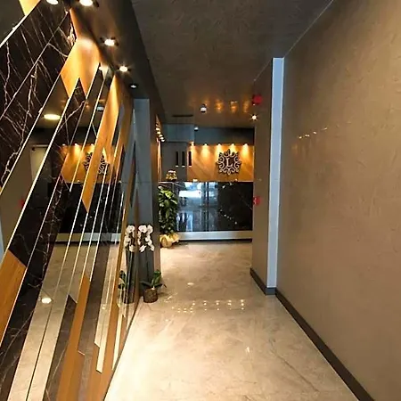 Luis 伊兹密尔
